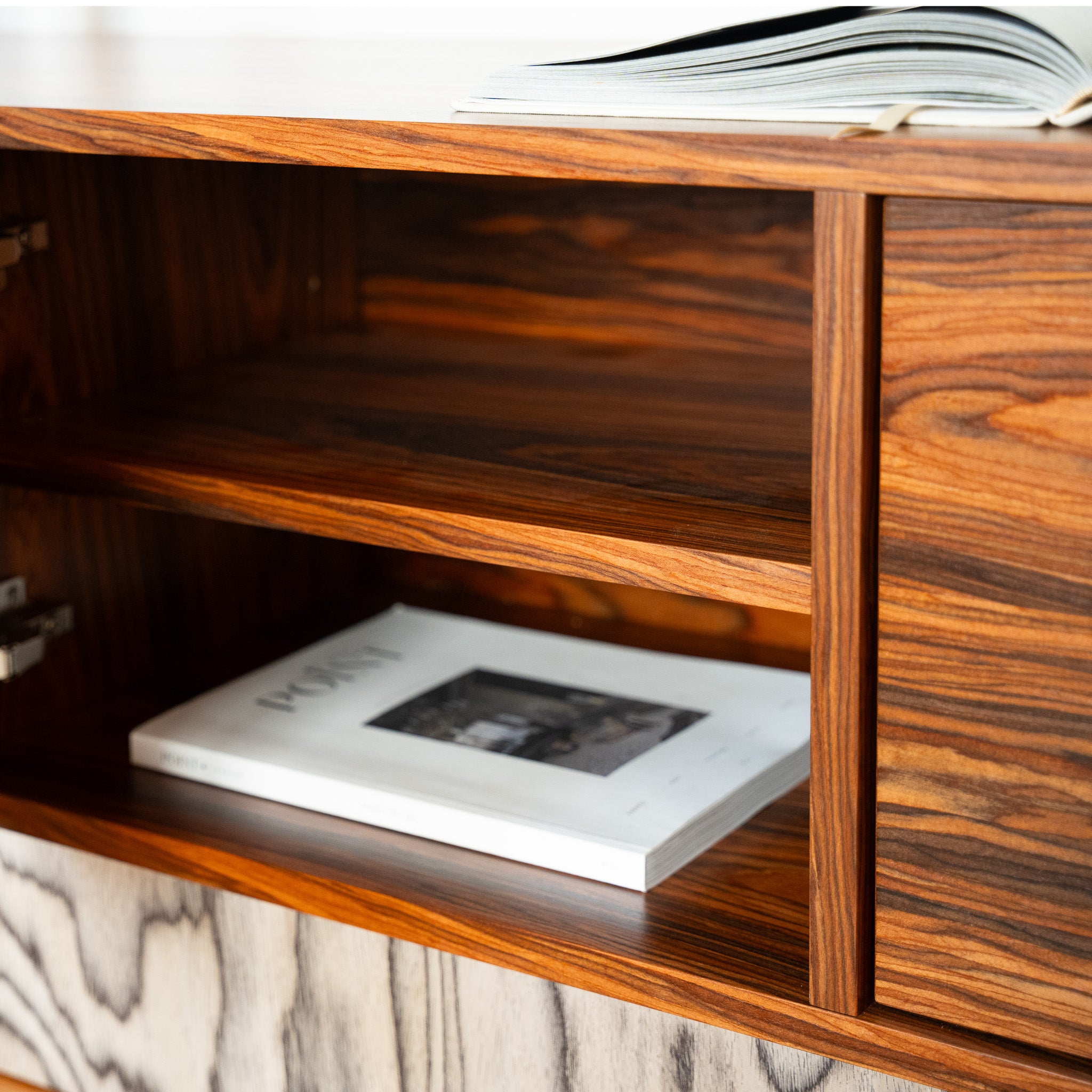 Credenza IRI