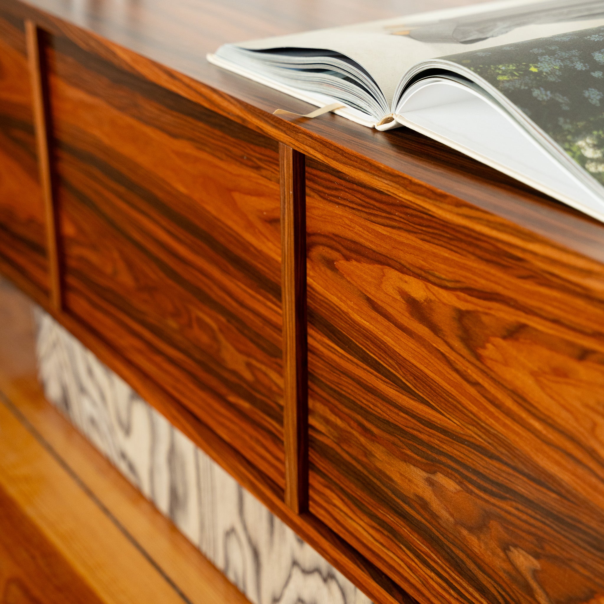 Credenza IRI