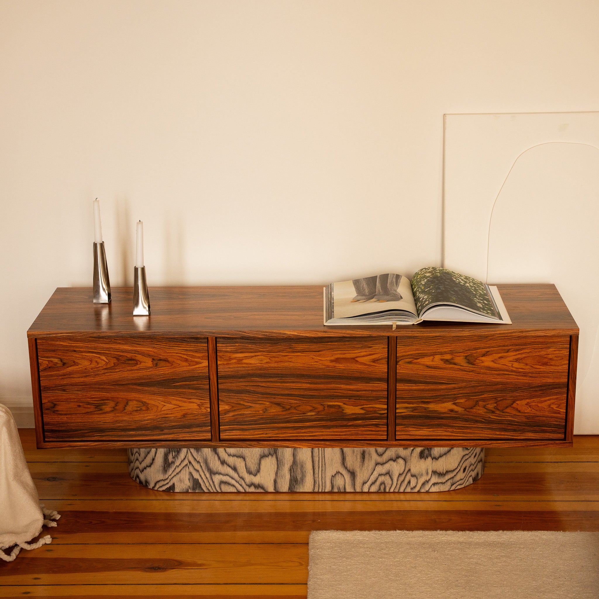Credenza IRI