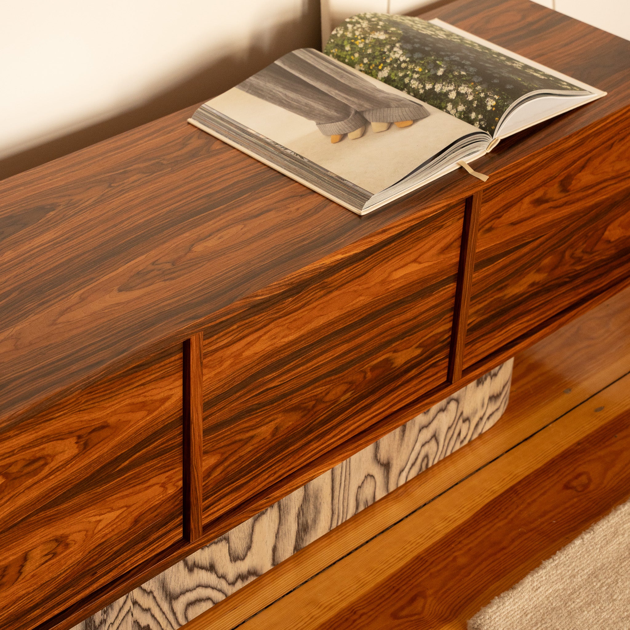 Credenza IRI