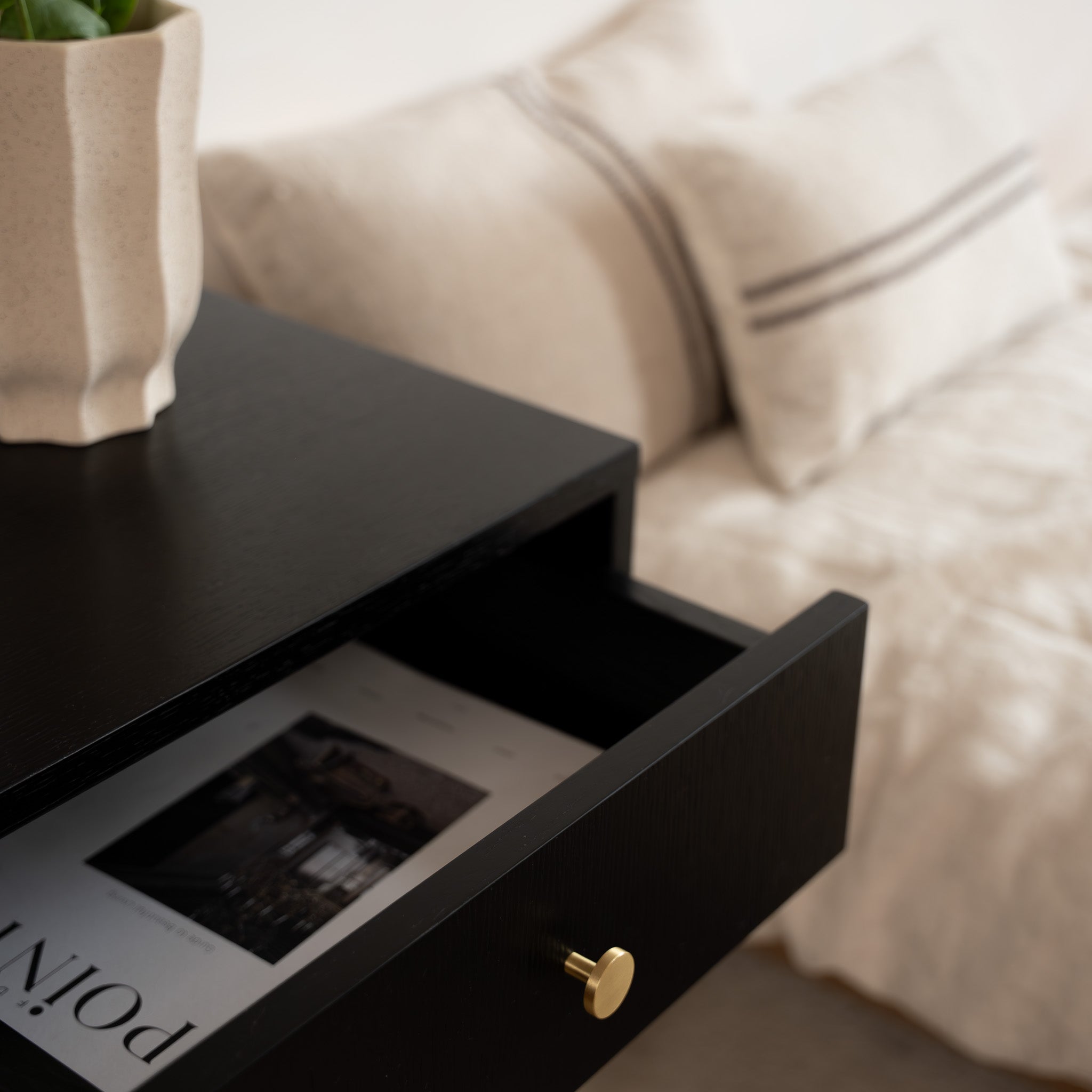 BLACKIE+ Nightstand